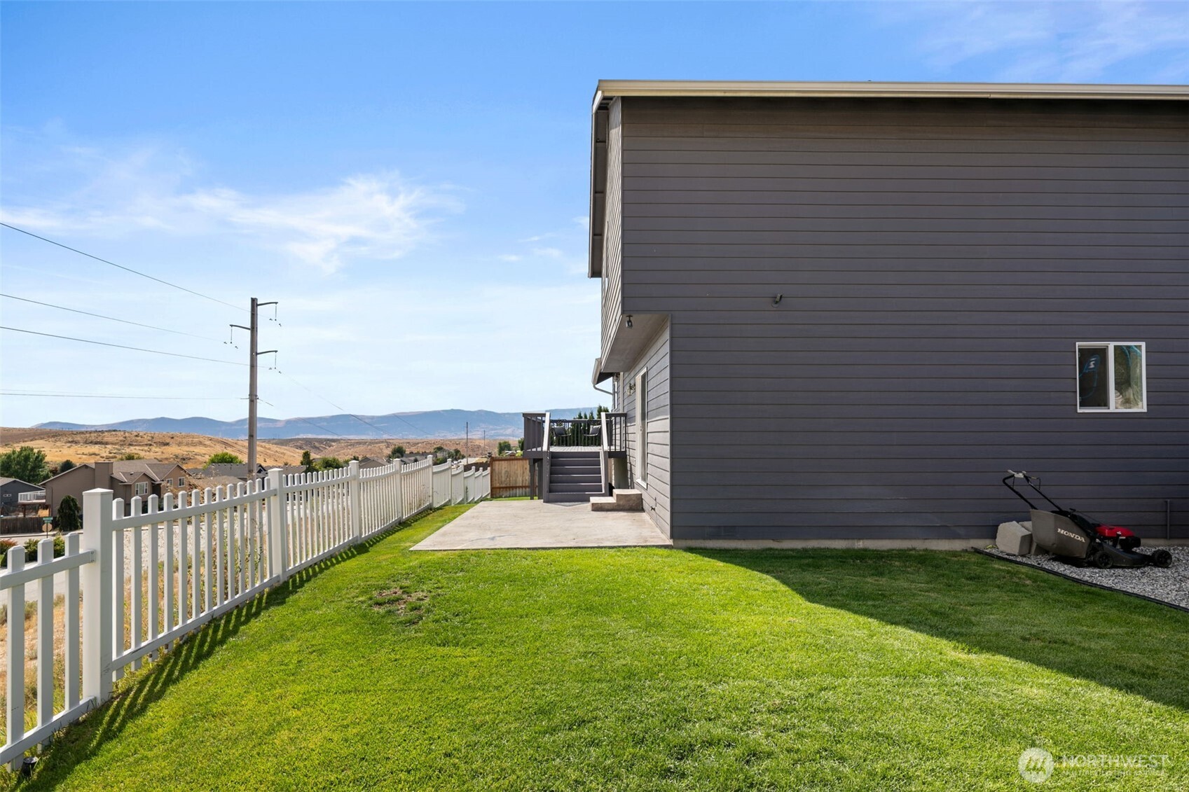 2502 Harvester Loop Property Photo 18
