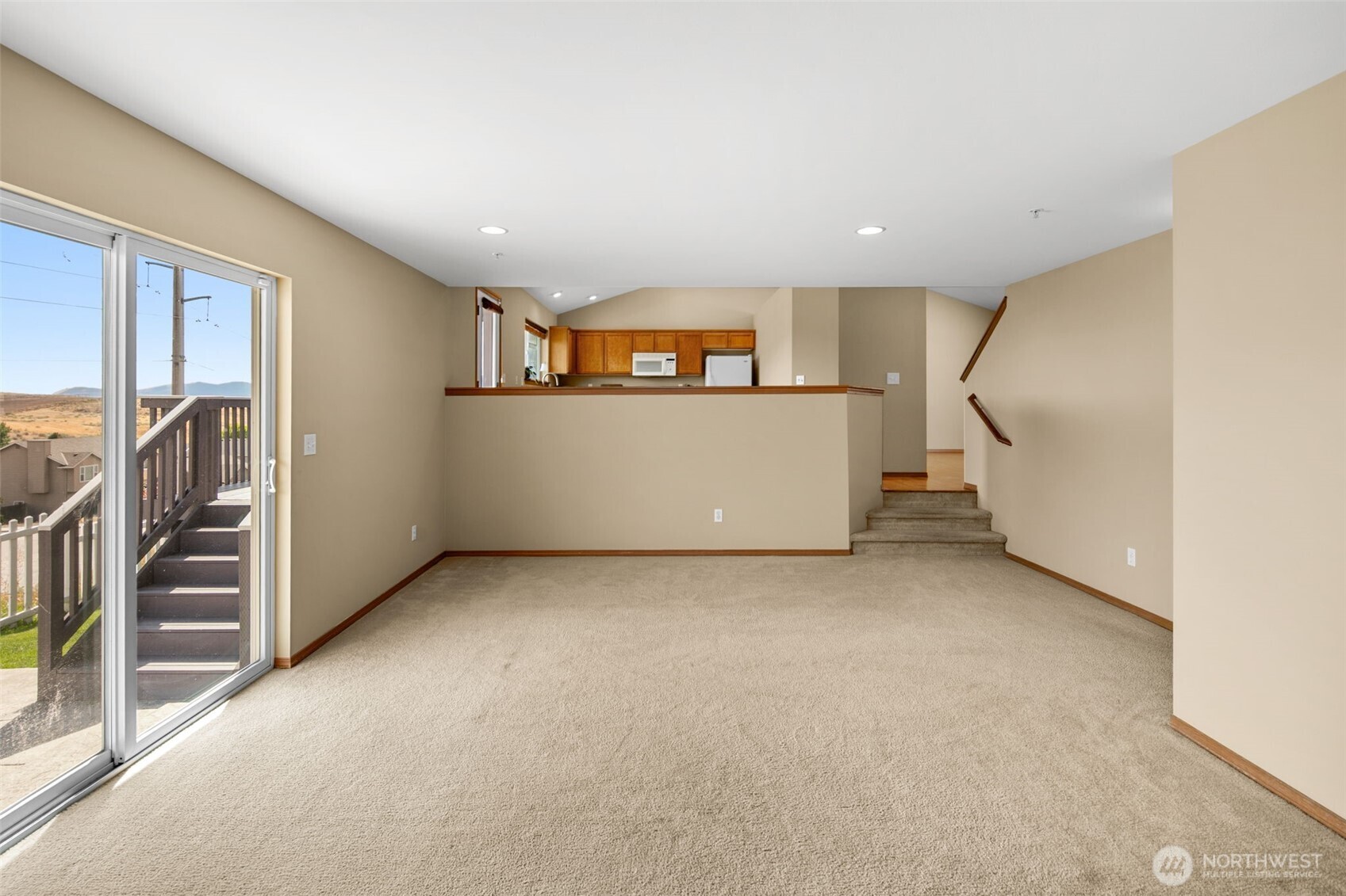 2502 Harvester Loop Property Photo 24