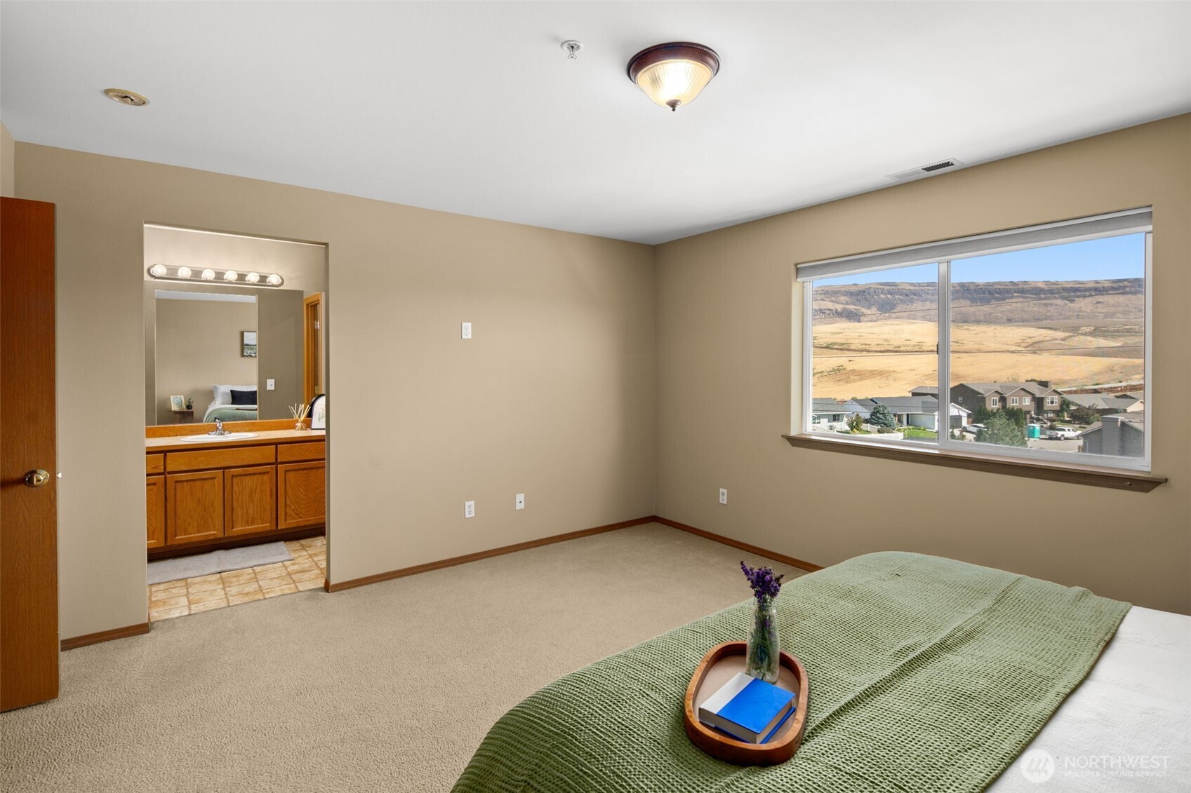 2502 Harvester Loop Property Photo 35
