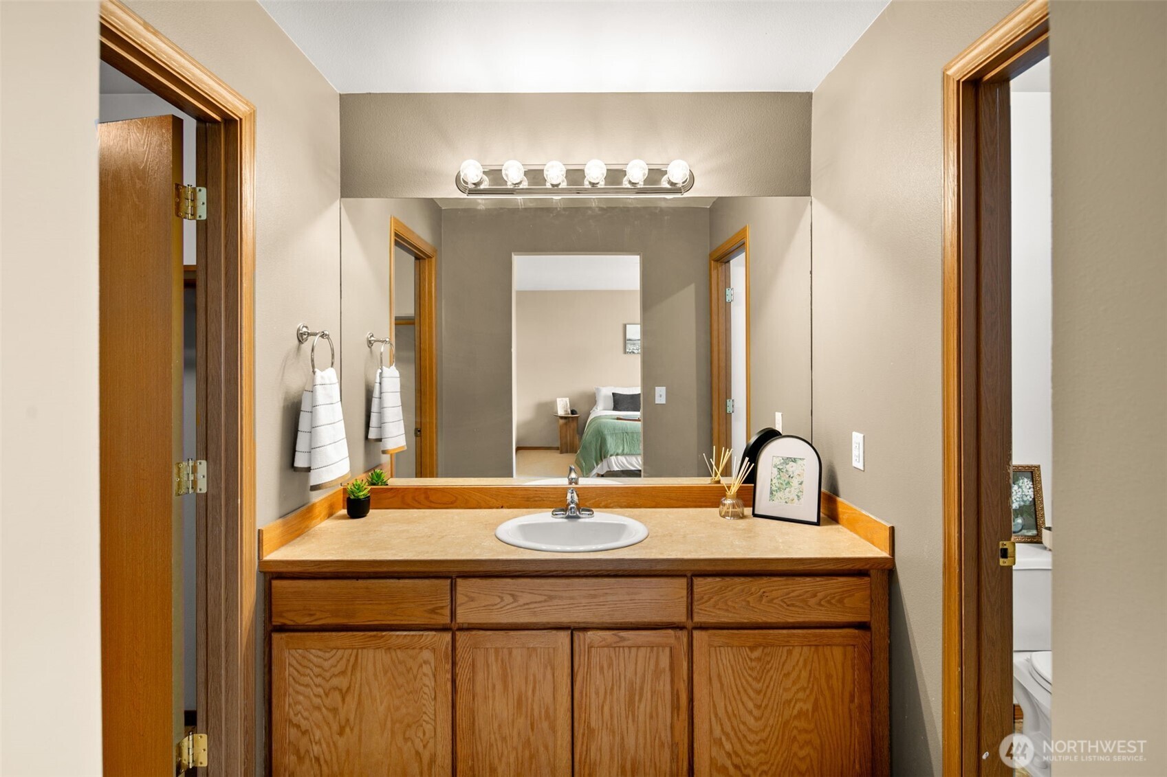 2502 Harvester Loop Property Photo 36