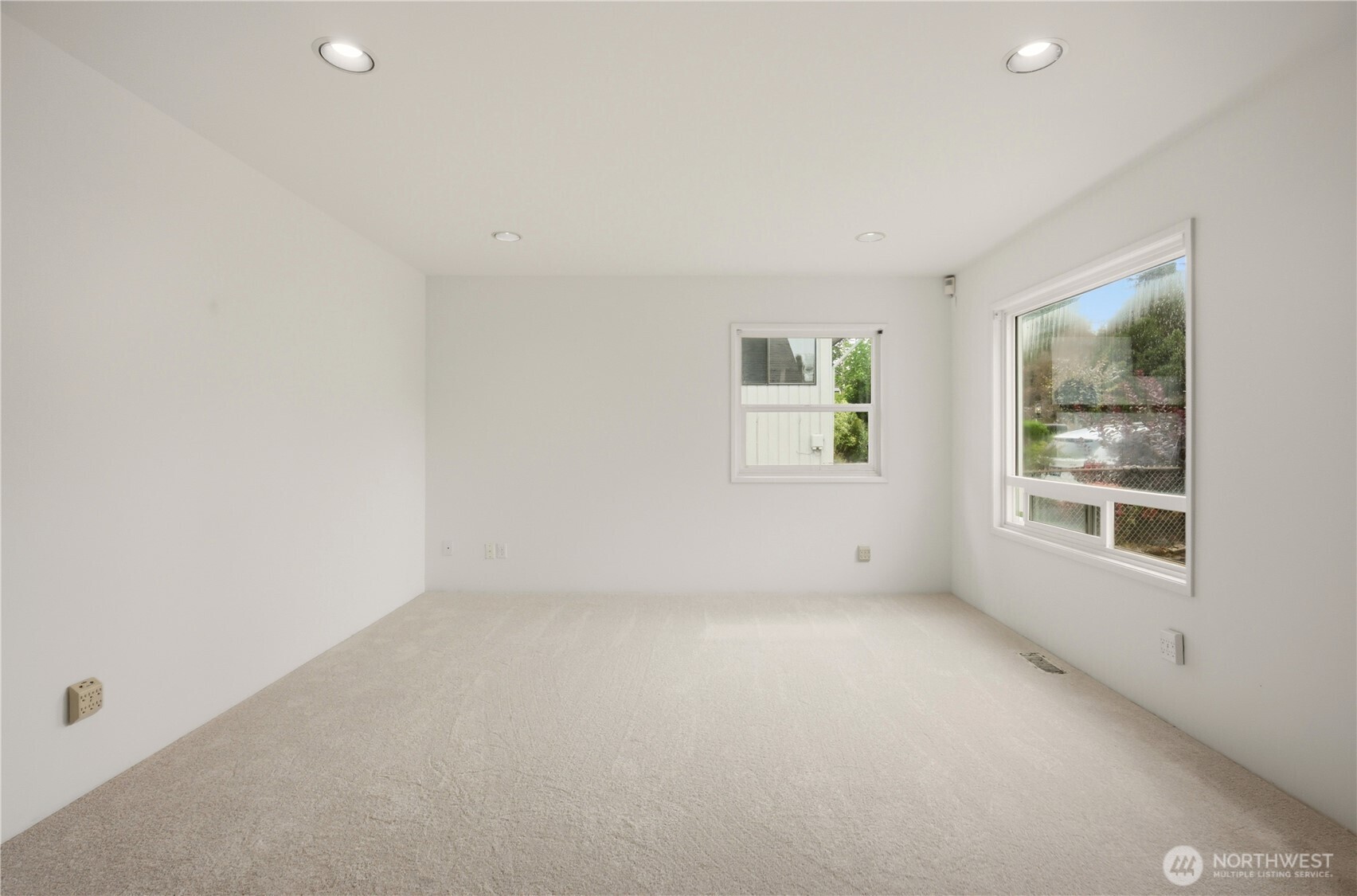 8914 30th Avenue Property Photo 3