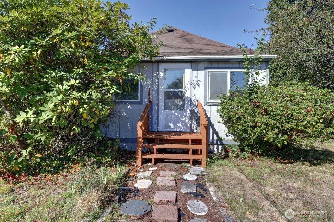 1101 Idaho Avenue Property Photo 1