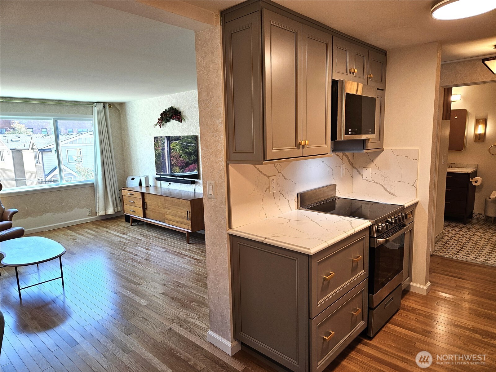 919 2nd Avenue 407 Property Photo 5