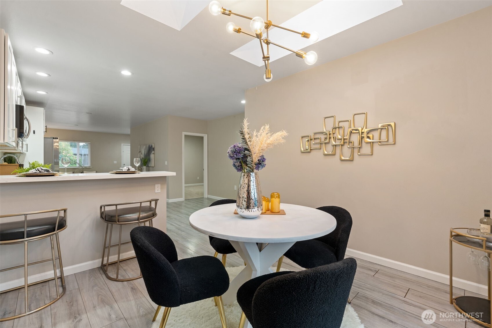 9417 Winona Street Property Photo 12
