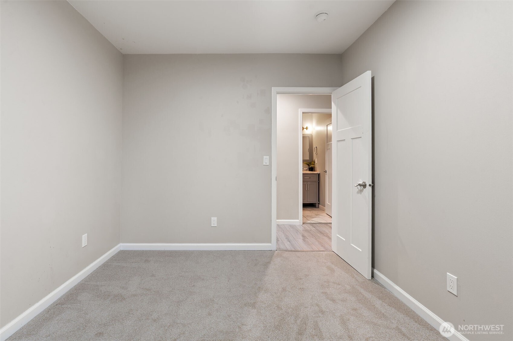 9417 Winona Street Property Photo 19
