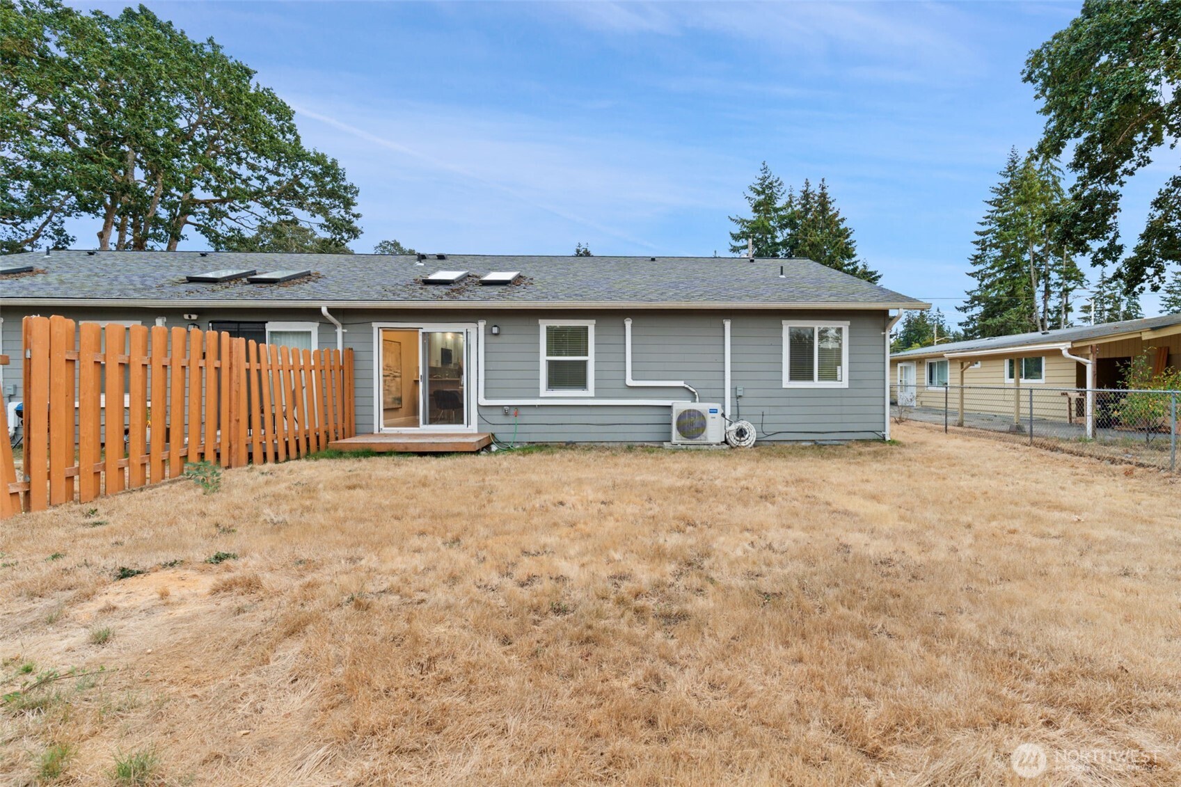 9417 Winona Street Property Photo 22
