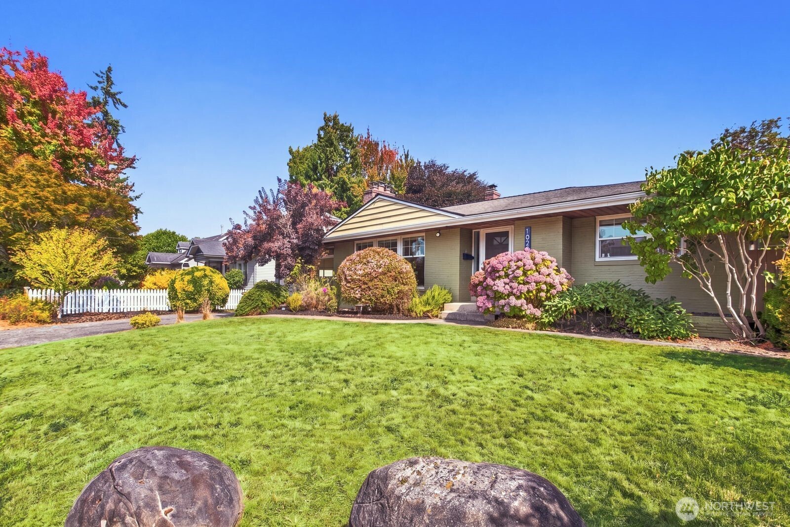 1021 Lombard Avenue Property Photo 2