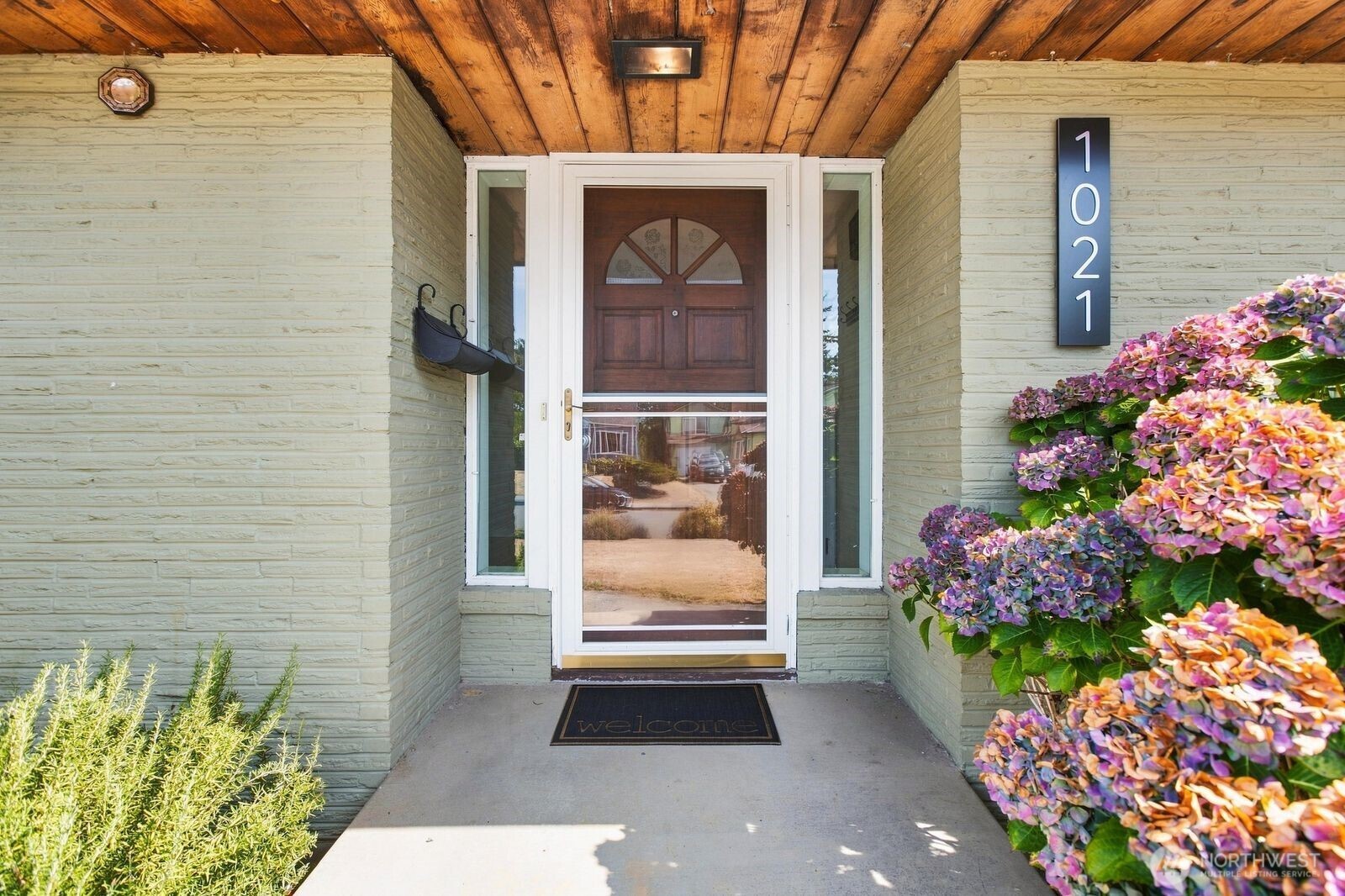 1021 Lombard Avenue Property Photo 4