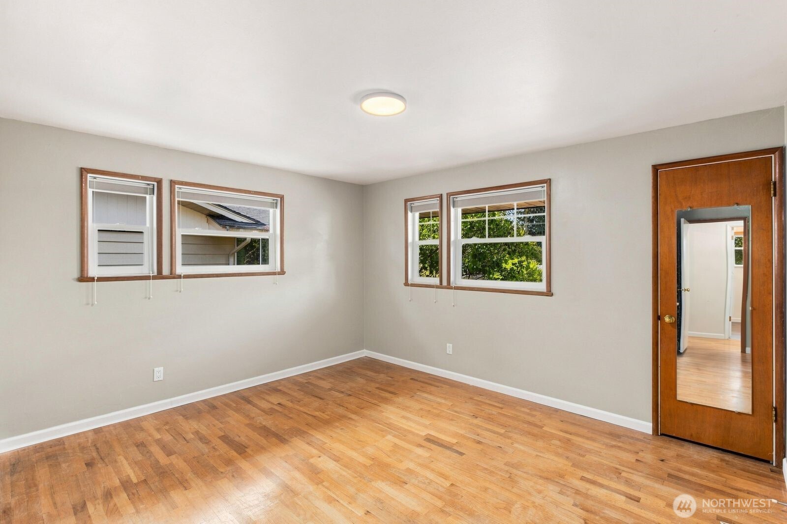1021 Lombard Avenue Property Photo 18