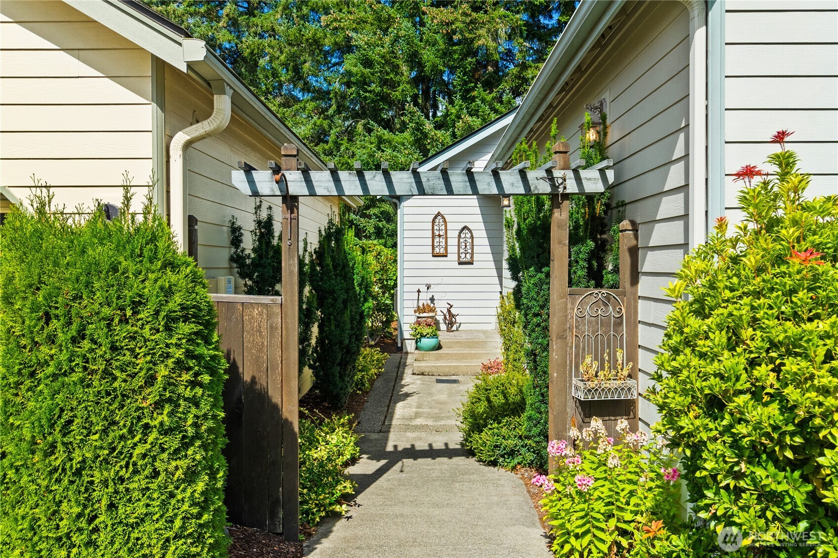 5611 Devonshire Street Property Photo 3