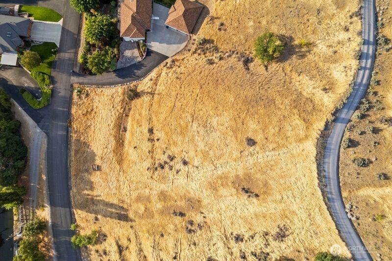3825 Sunridge Ln Property Photo 3