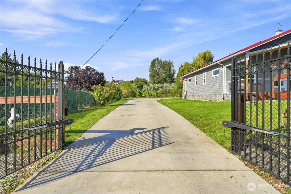 750 Lakeshore Drive Property Photo 3