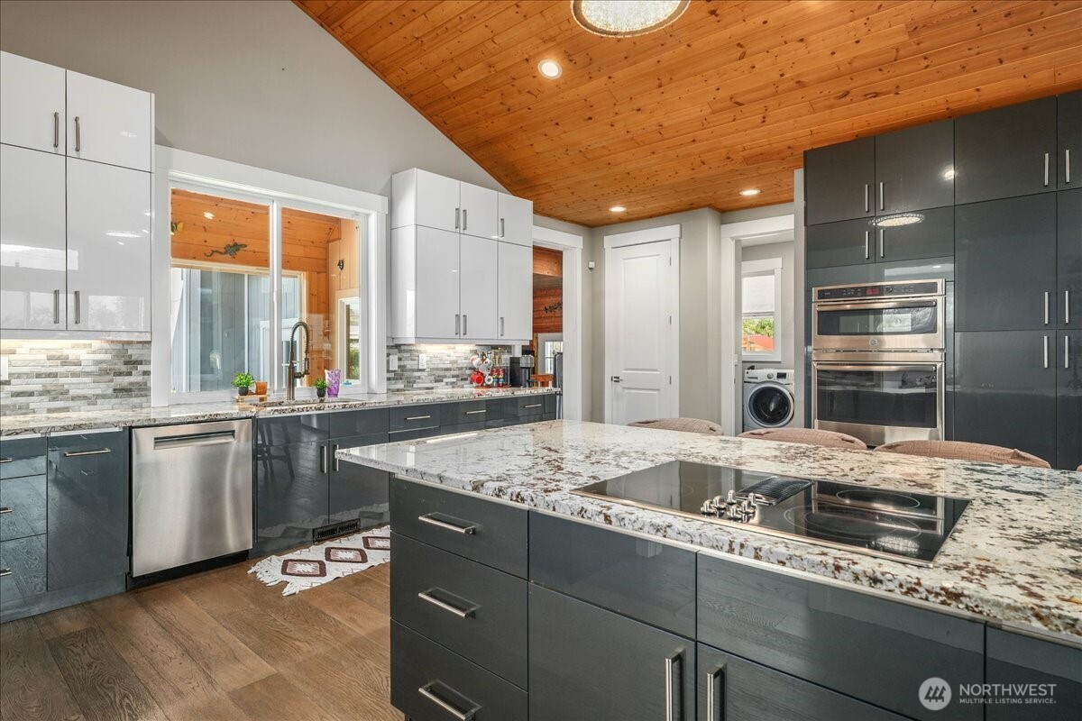 750 Lakeshore Drive Property Photo 9