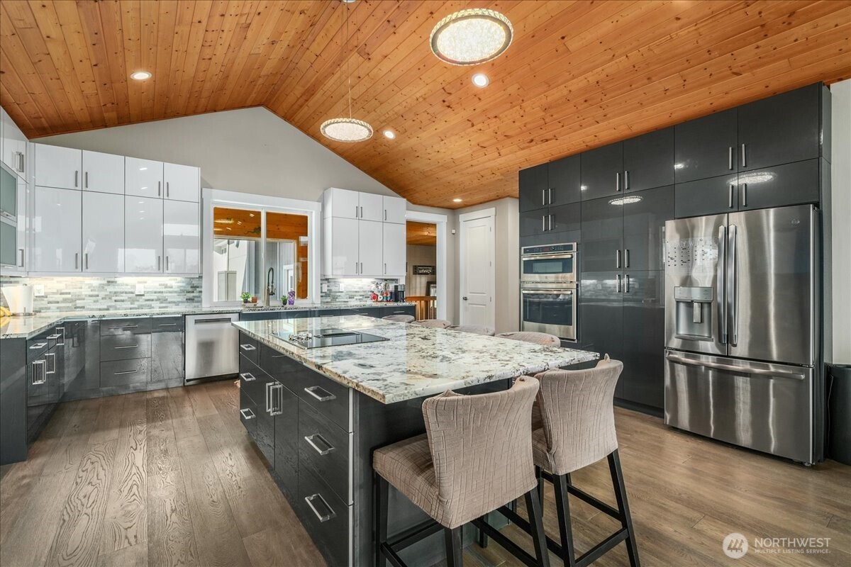 750 Lakeshore Drive Property Photo 11