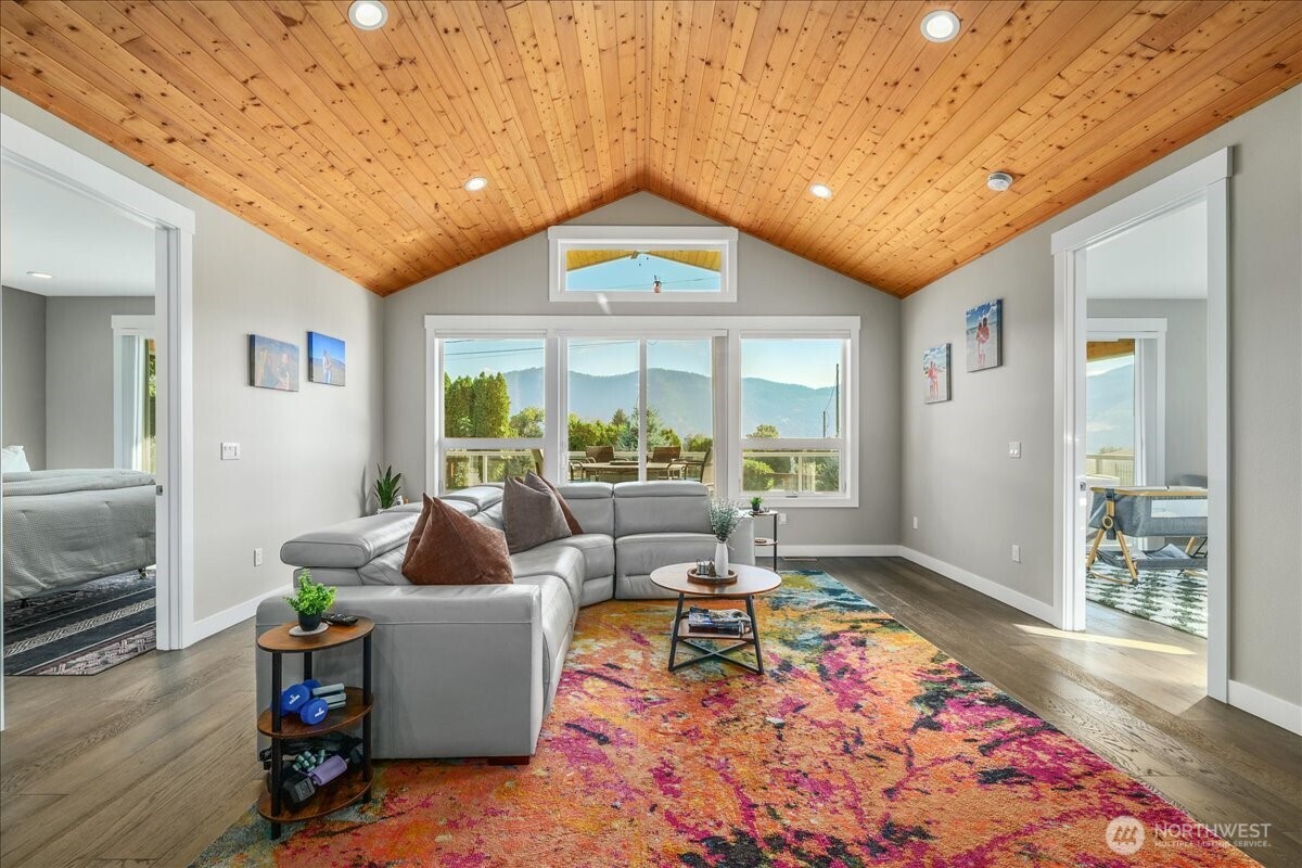 750 Lakeshore Drive Property Photo 12