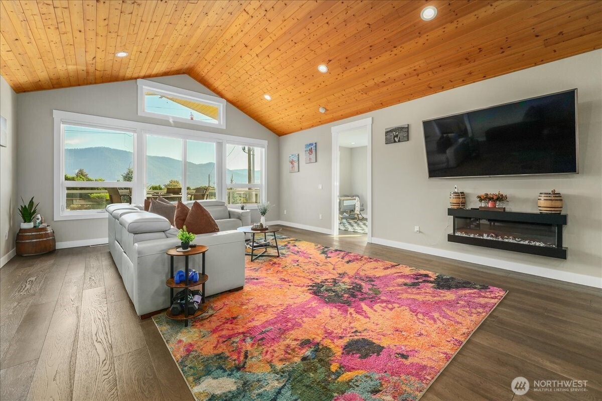 750 Lakeshore Drive Property Photo 13