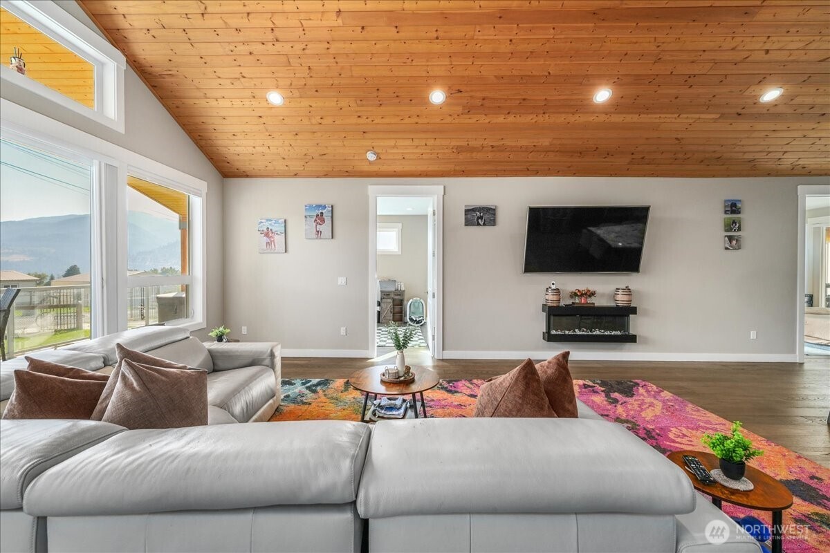 750 Lakeshore Drive Property Photo 14