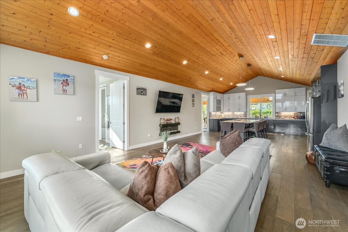 750 Lakeshore Drive Property Photo 15