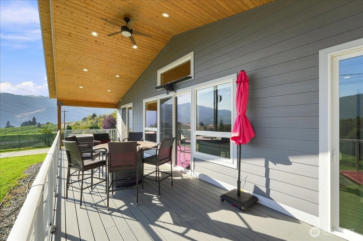 750 Lakeshore Drive Property Photo 16
