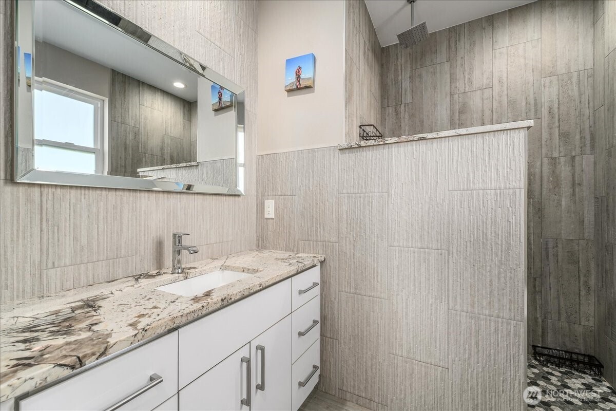 750 Lakeshore Drive Property Photo 19