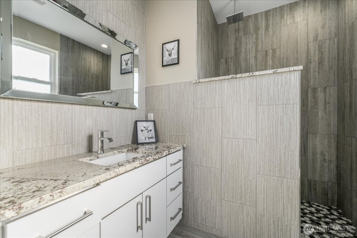 750 Lakeshore Drive Property Photo 23