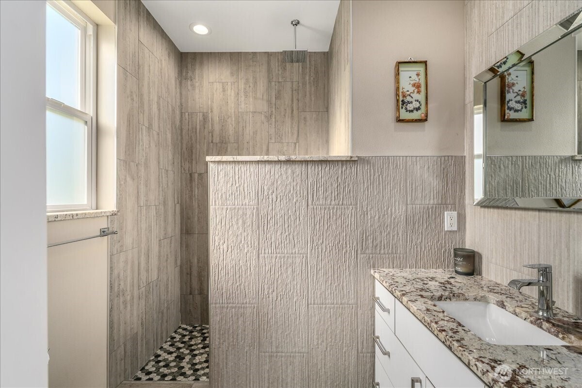 750 Lakeshore Drive Property Photo 27
