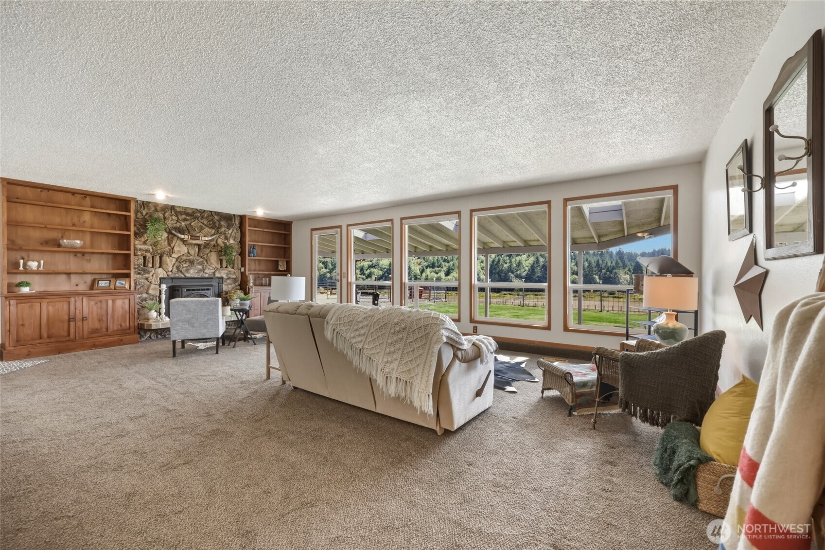 2421 Beaver Creek Drive Property Photo 3