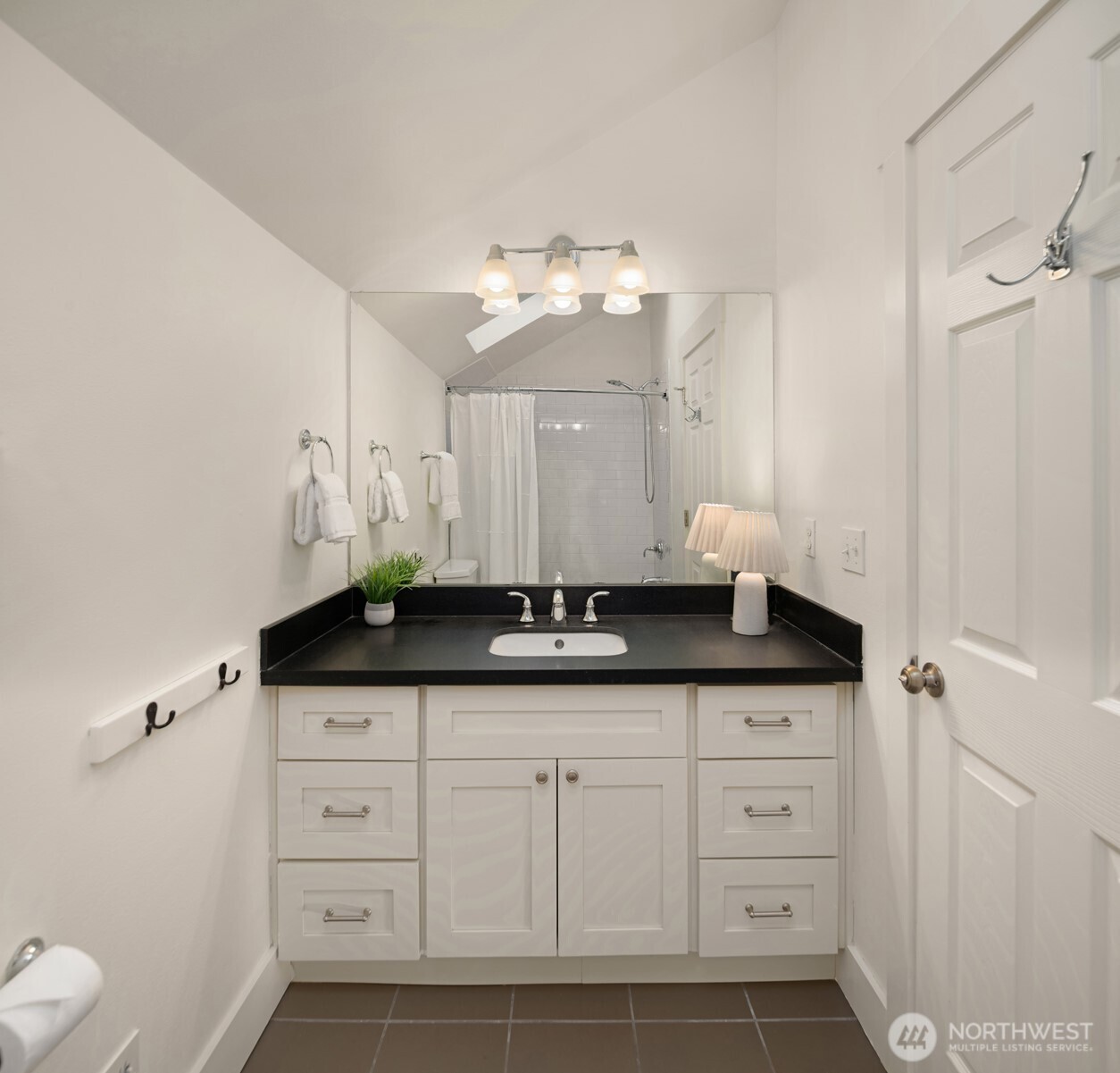 2313 E Mercer Street Property Photo 25