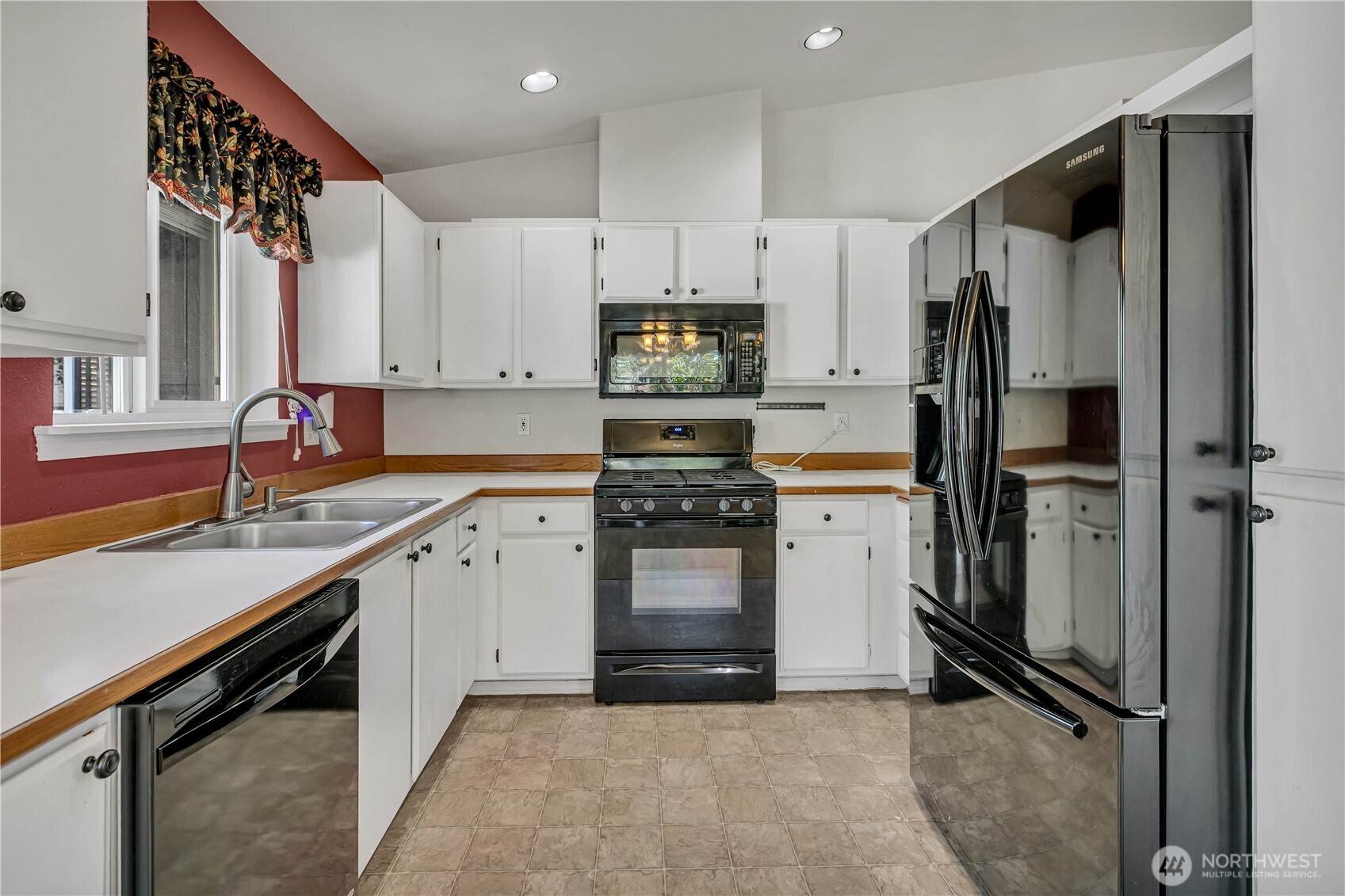 756 Oakhurst Drive Property Photo 13