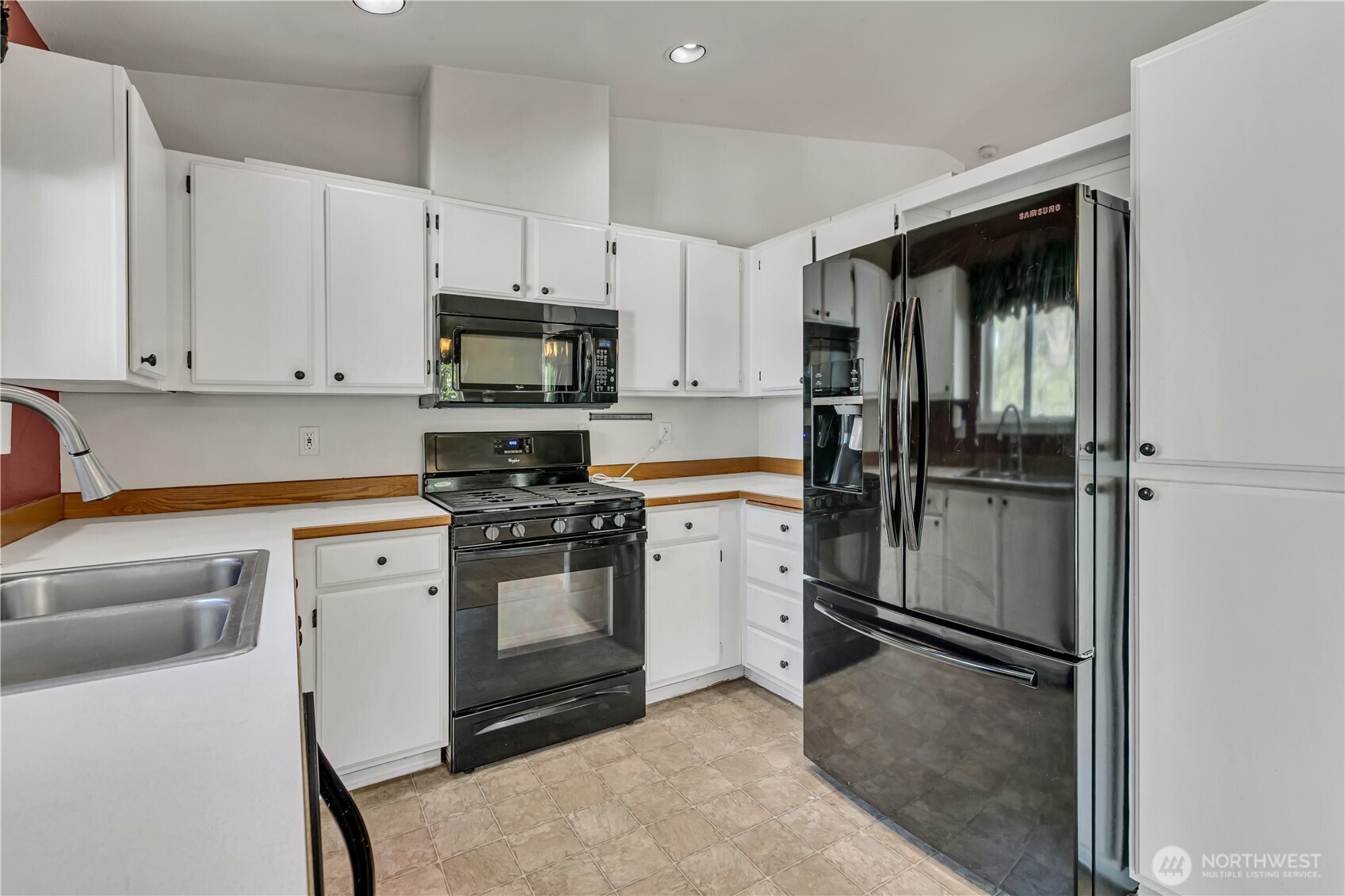 756 Oakhurst Drive Property Photo 14