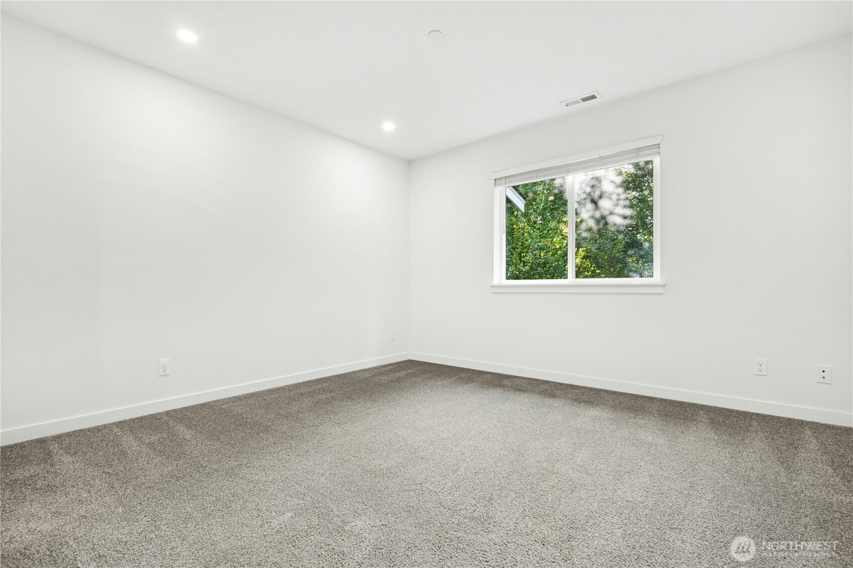 196 Countryman Dr Property Photo 24