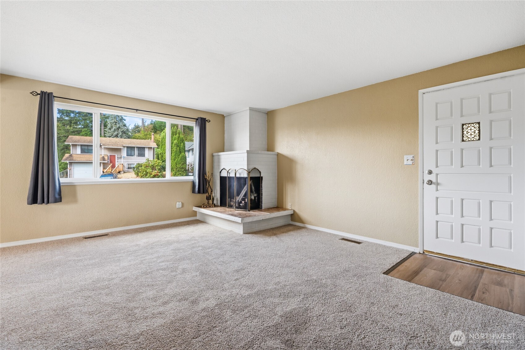 6225 S Huson Street Property Photo 2