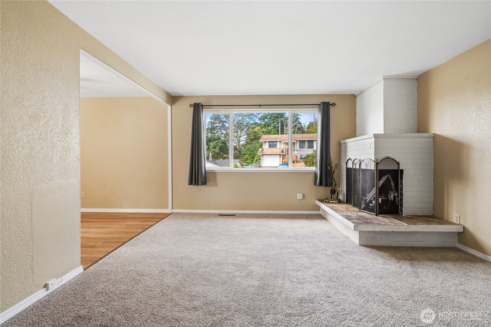 6225 S Huson Street Property Photo 3