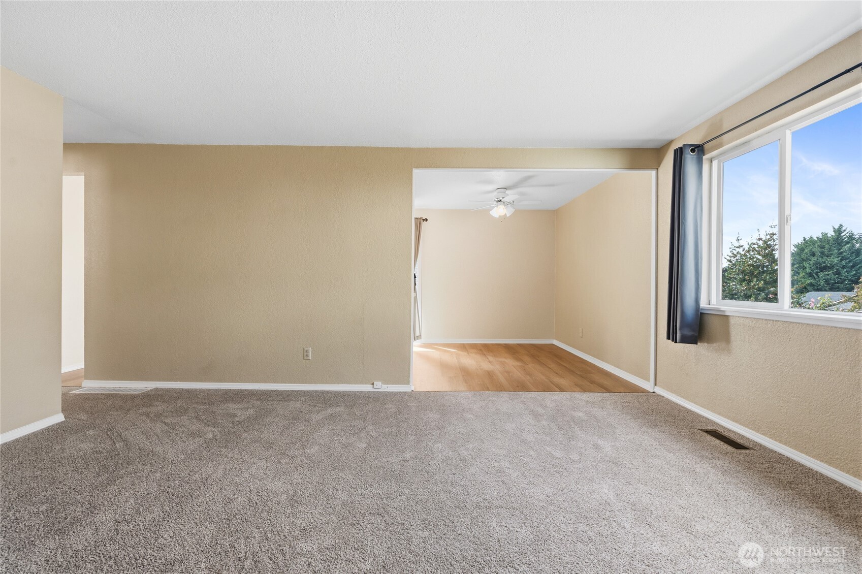 6225 S Huson Street Property Photo 5