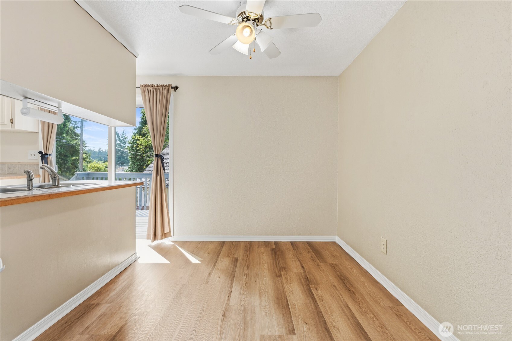 6225 S Huson Street Property Photo 6