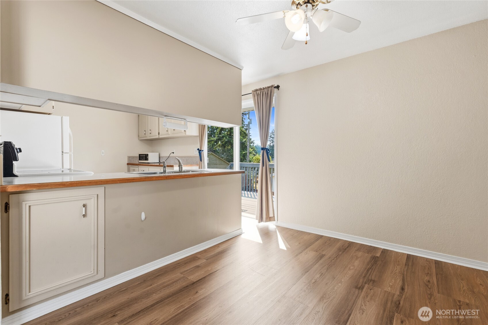 6225 S Huson Street Property Photo 7