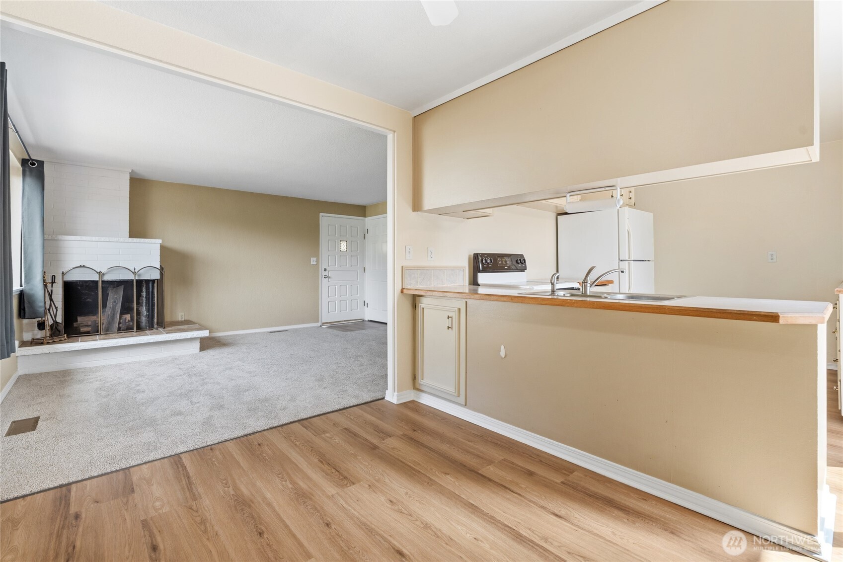 6225 S Huson Street Property Photo 8