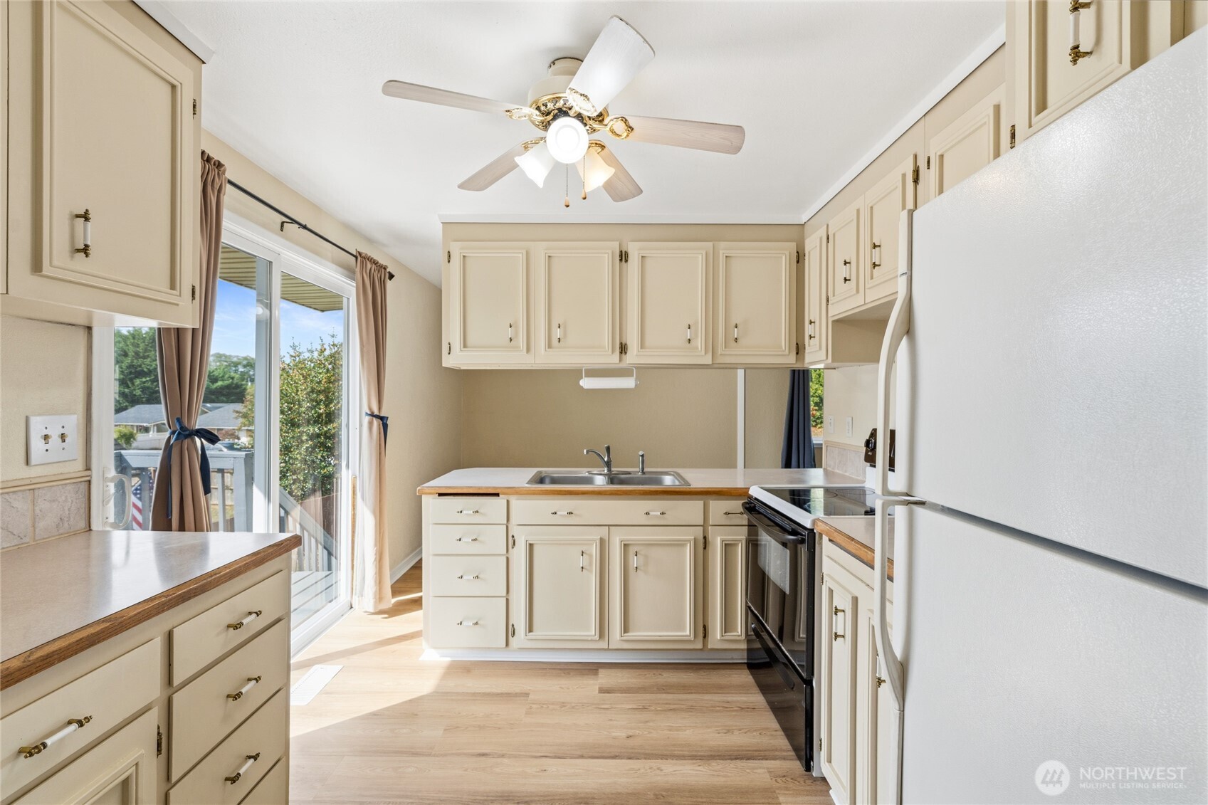 6225 S Huson Street Property Photo 10