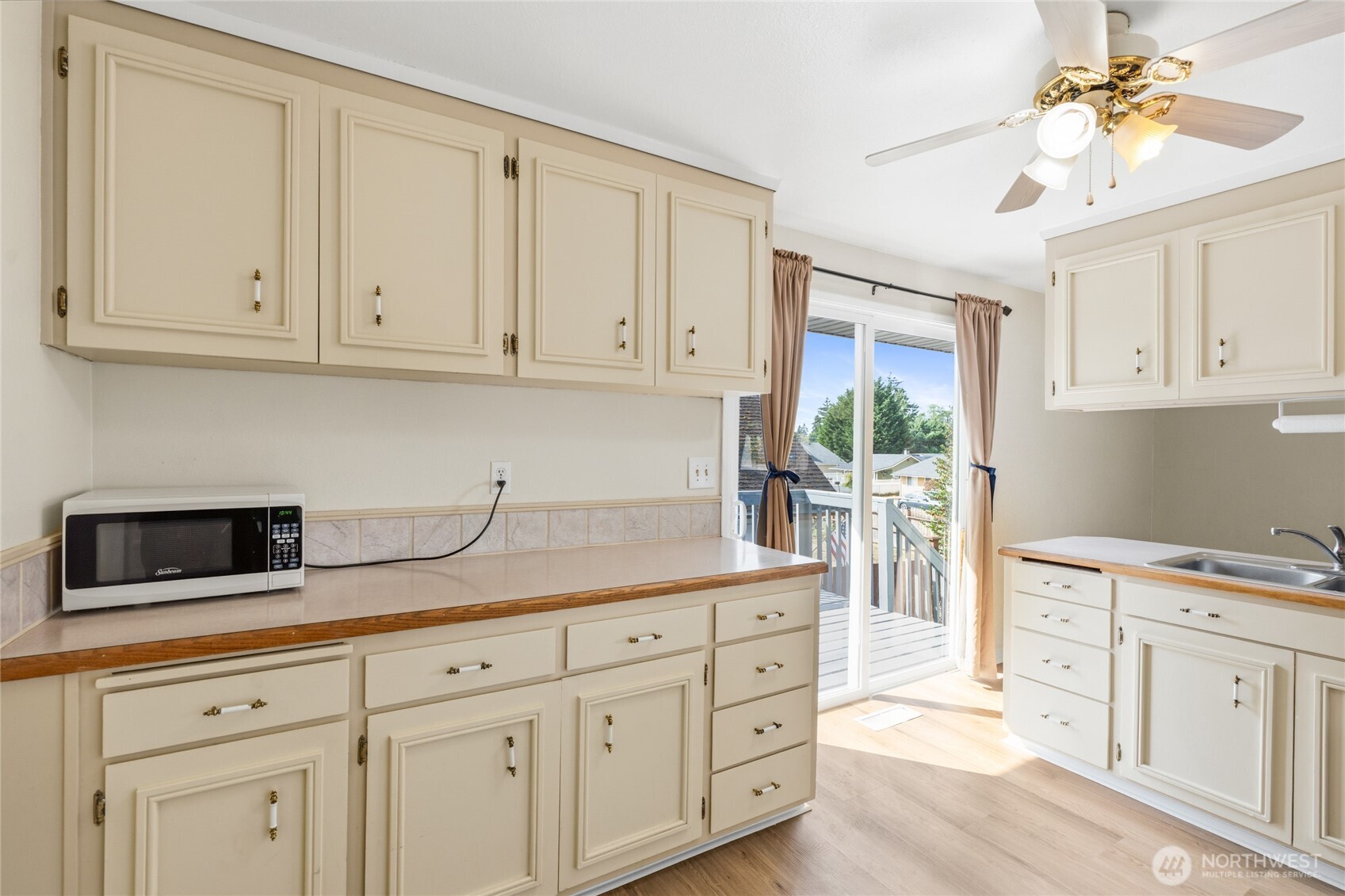 6225 S Huson Street Property Photo 11