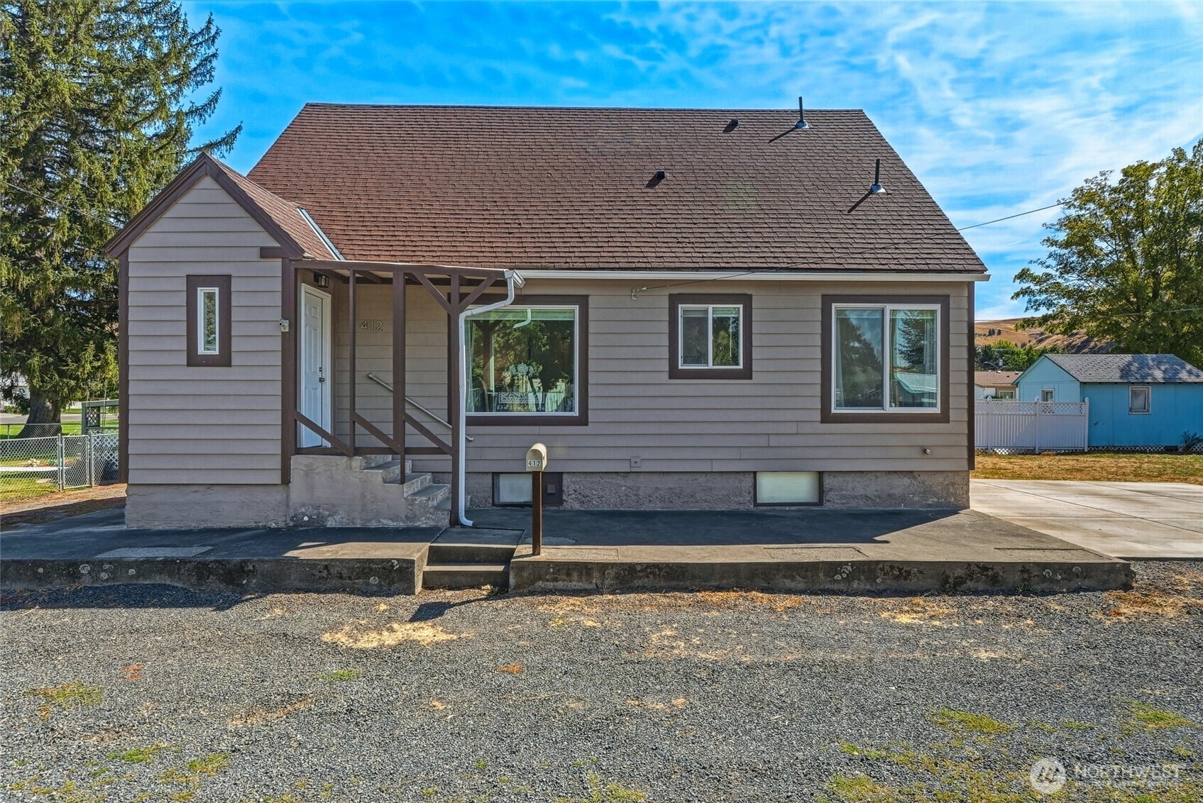 412 Pearson Street Property Photo 2