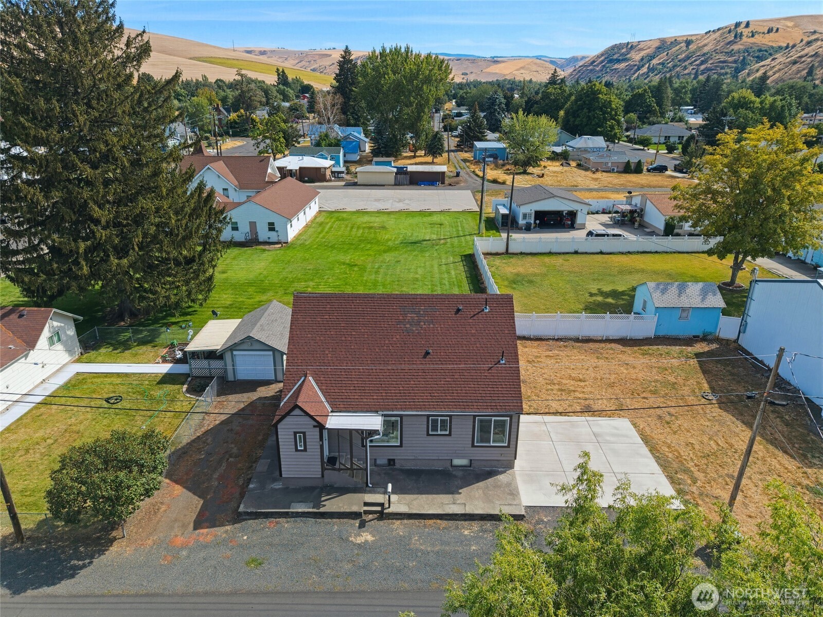 412 Pearson Street Property Photo 3