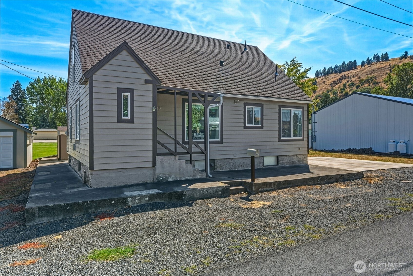 412 Pearson Street Property Photo 4