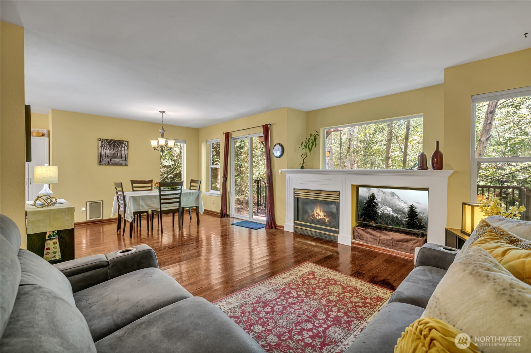 2027 187th Place Property Photo 4
