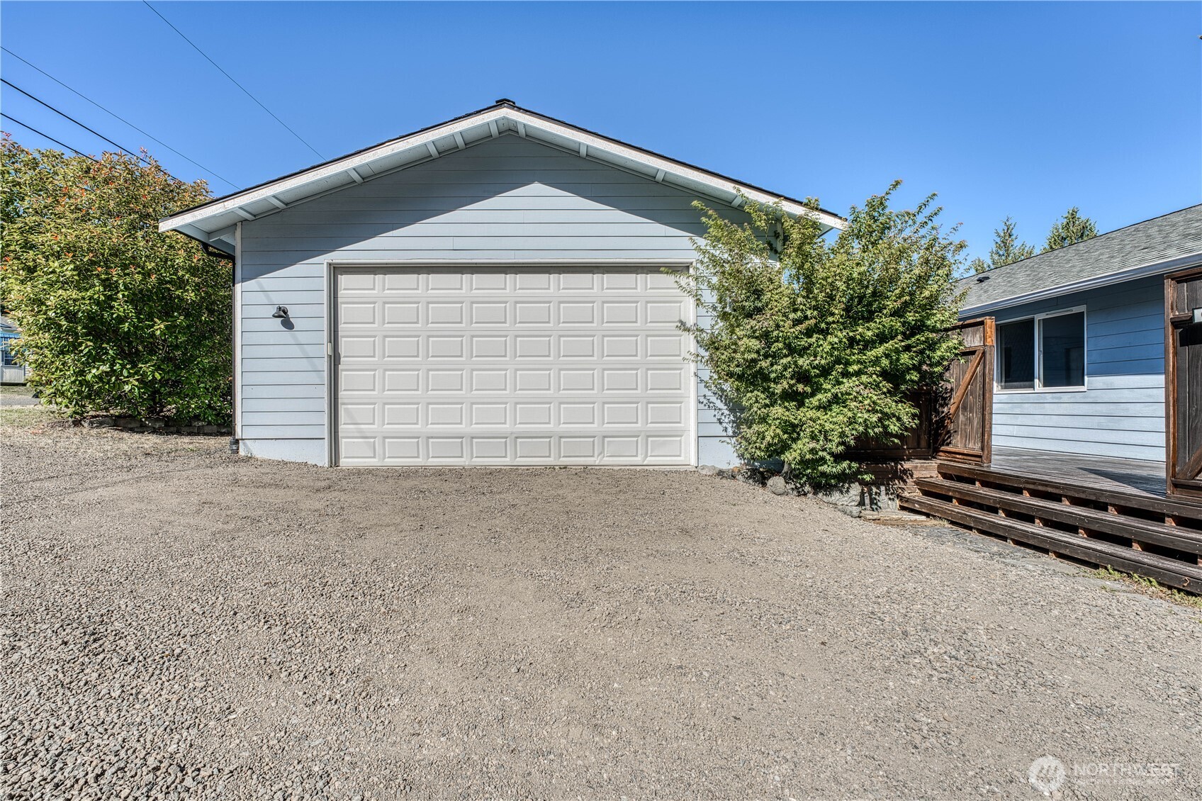 6736 Ne Admiralty Lane Property Photo 2