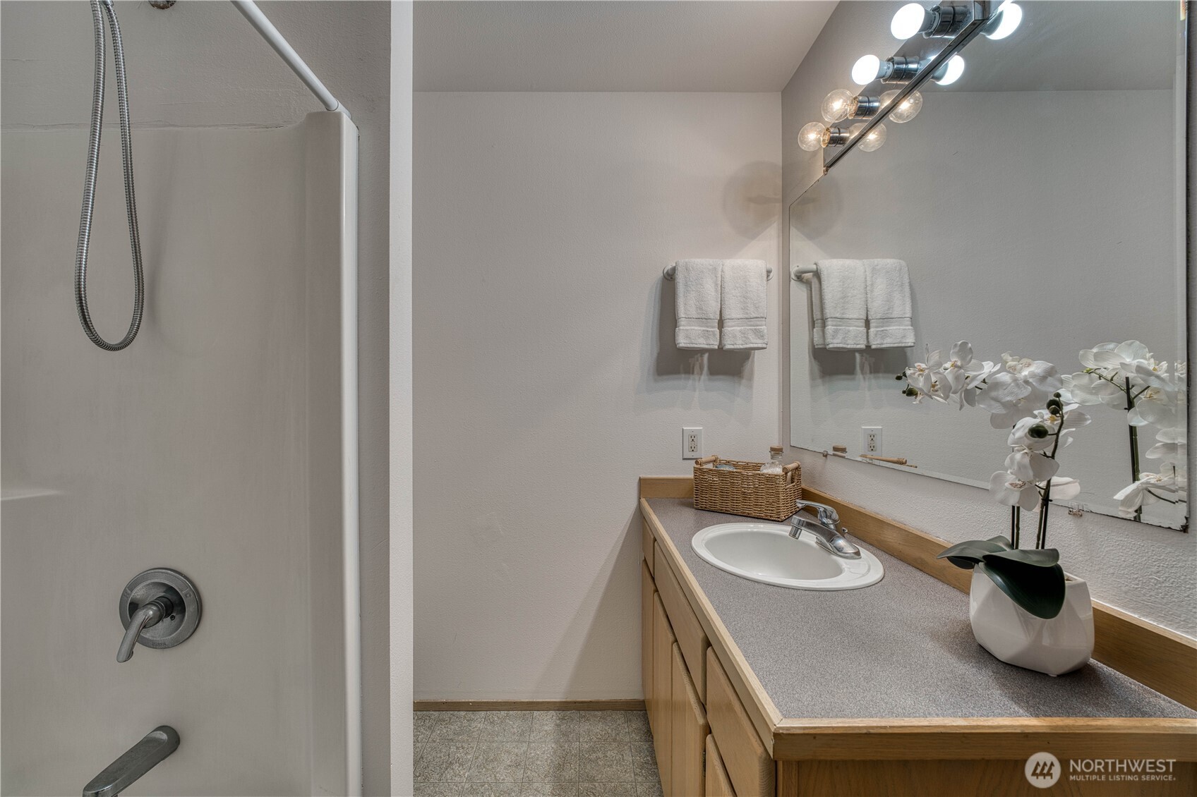 6736 Ne Admiralty Lane Property Photo 15