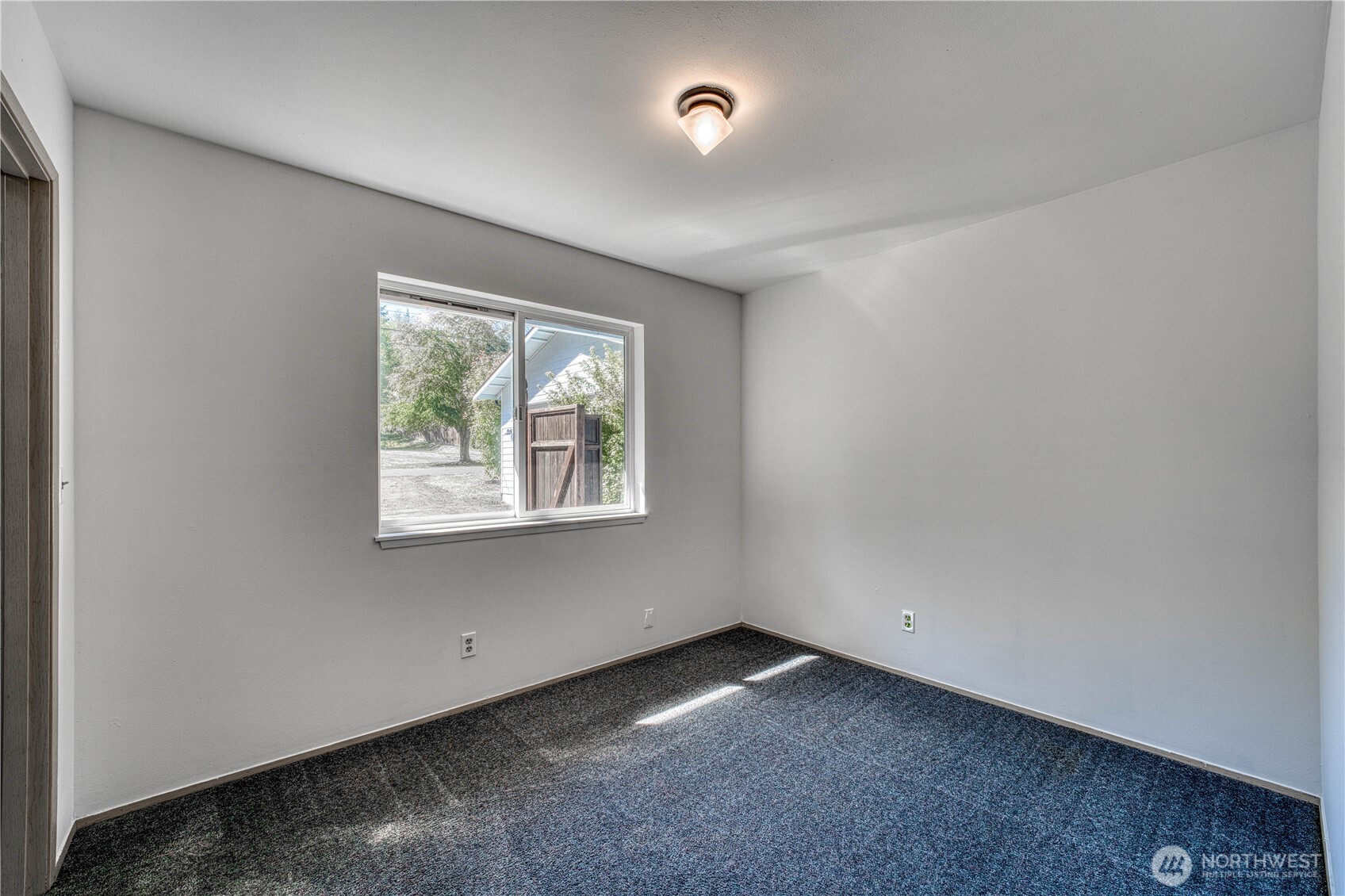 6736 Ne Admiralty Lane Property Photo 17