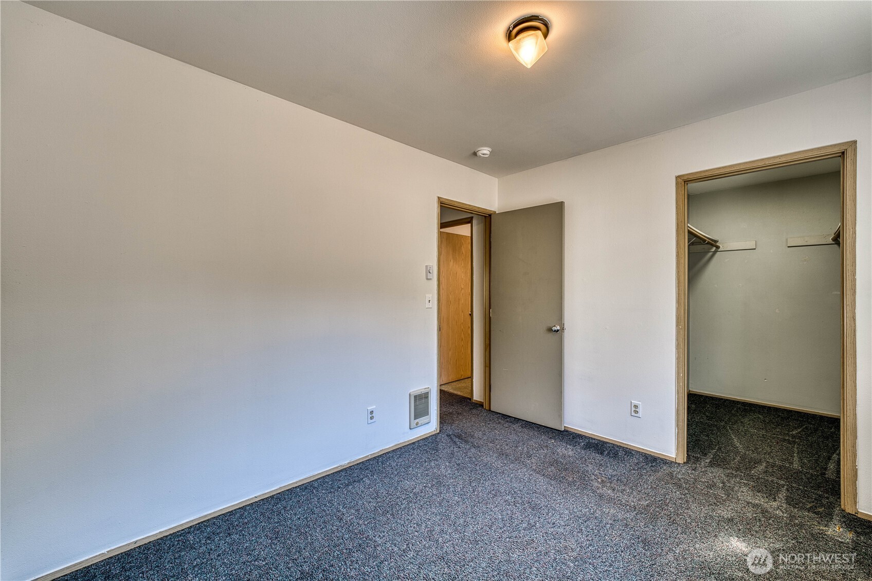 6736 Ne Admiralty Lane Property Photo 18