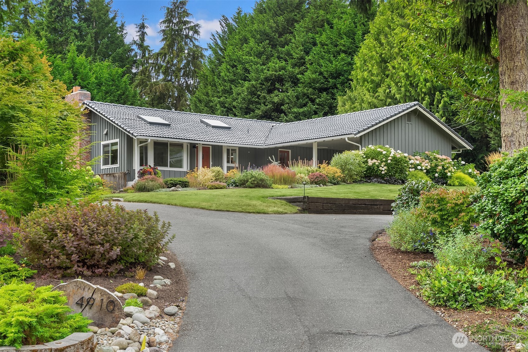 4910 134th Place Property Photo 2