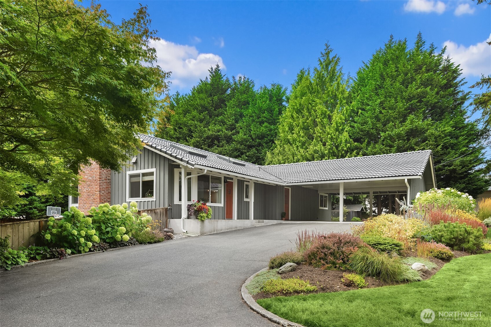 4910 134th Place Property Photo 4