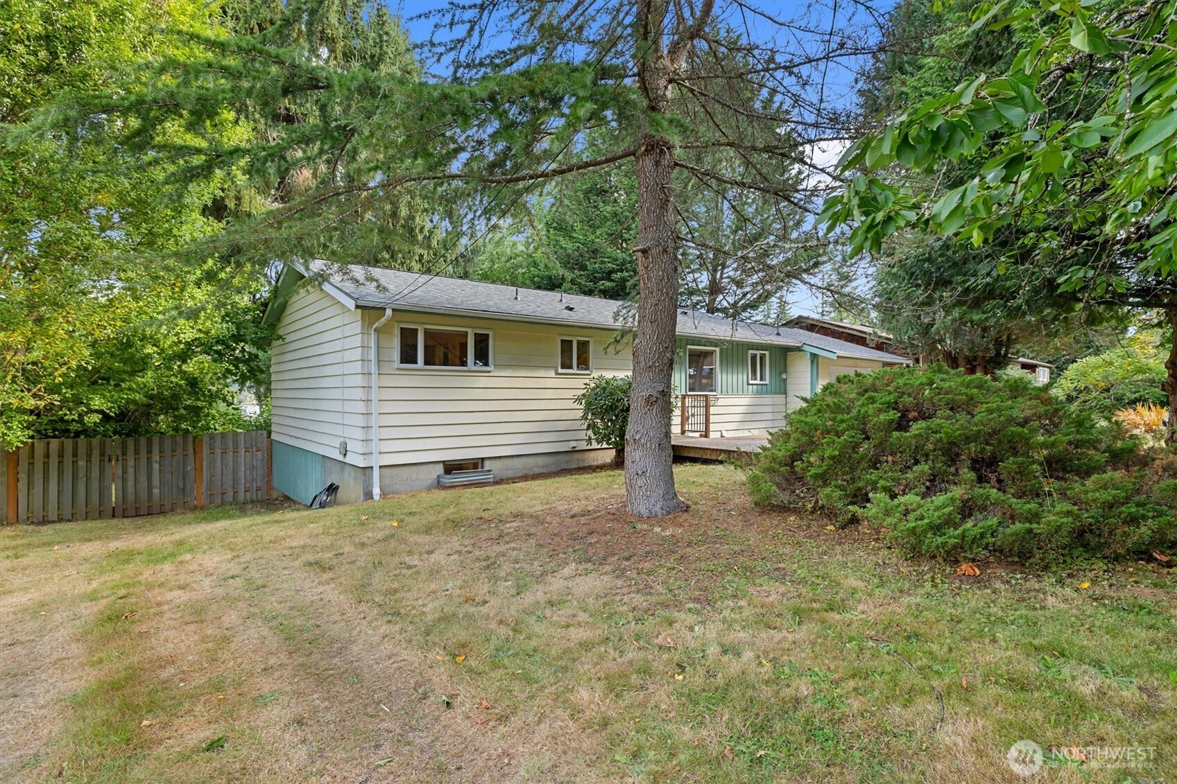 4511 Lakeway Drive Property Photo 3